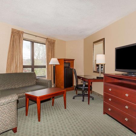 Days Inn By Wyndham Utica Exterior foto
