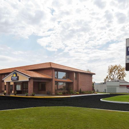 Days Inn By Wyndham Utica Exterior foto