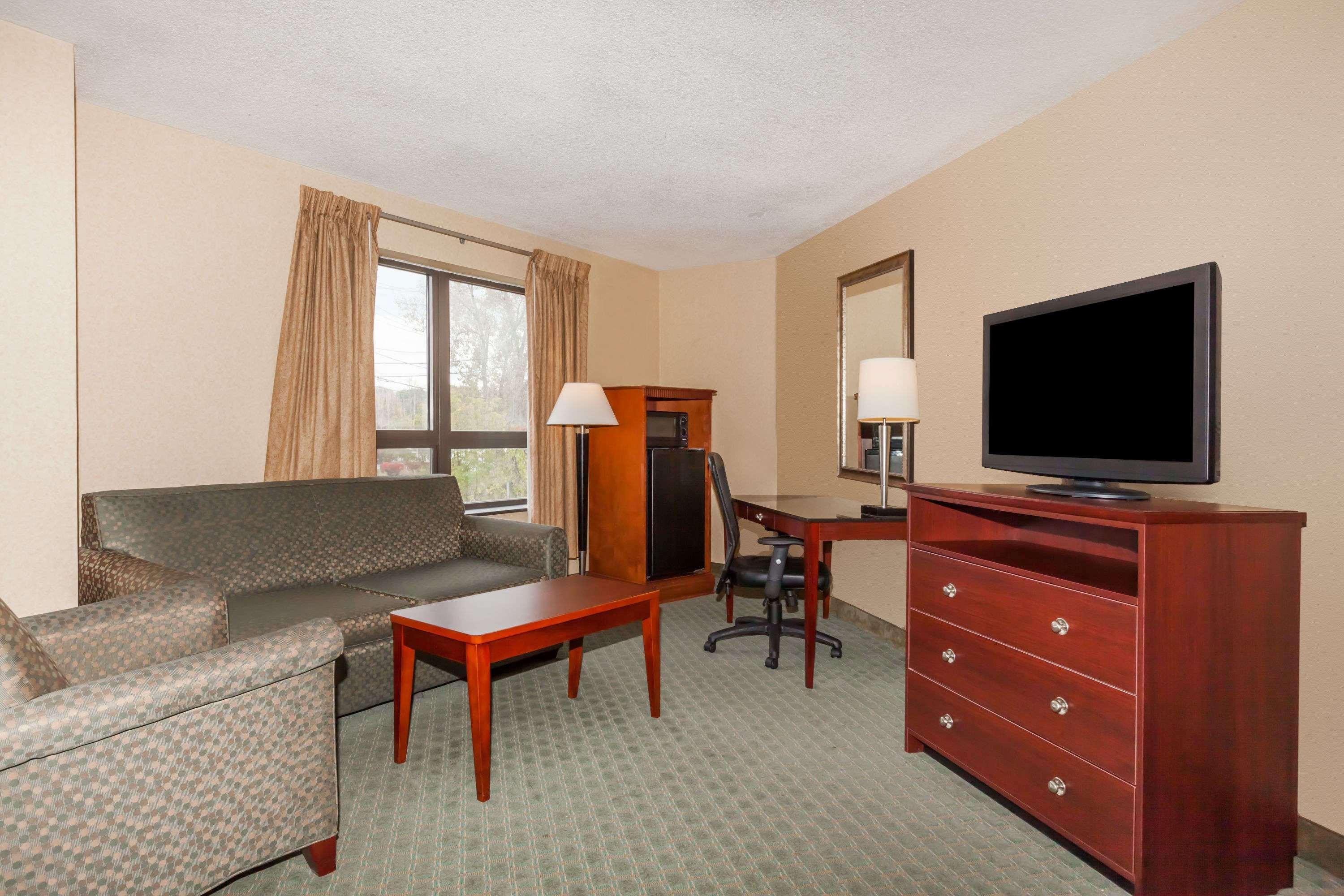 Days Inn By Wyndham Utica Exterior foto