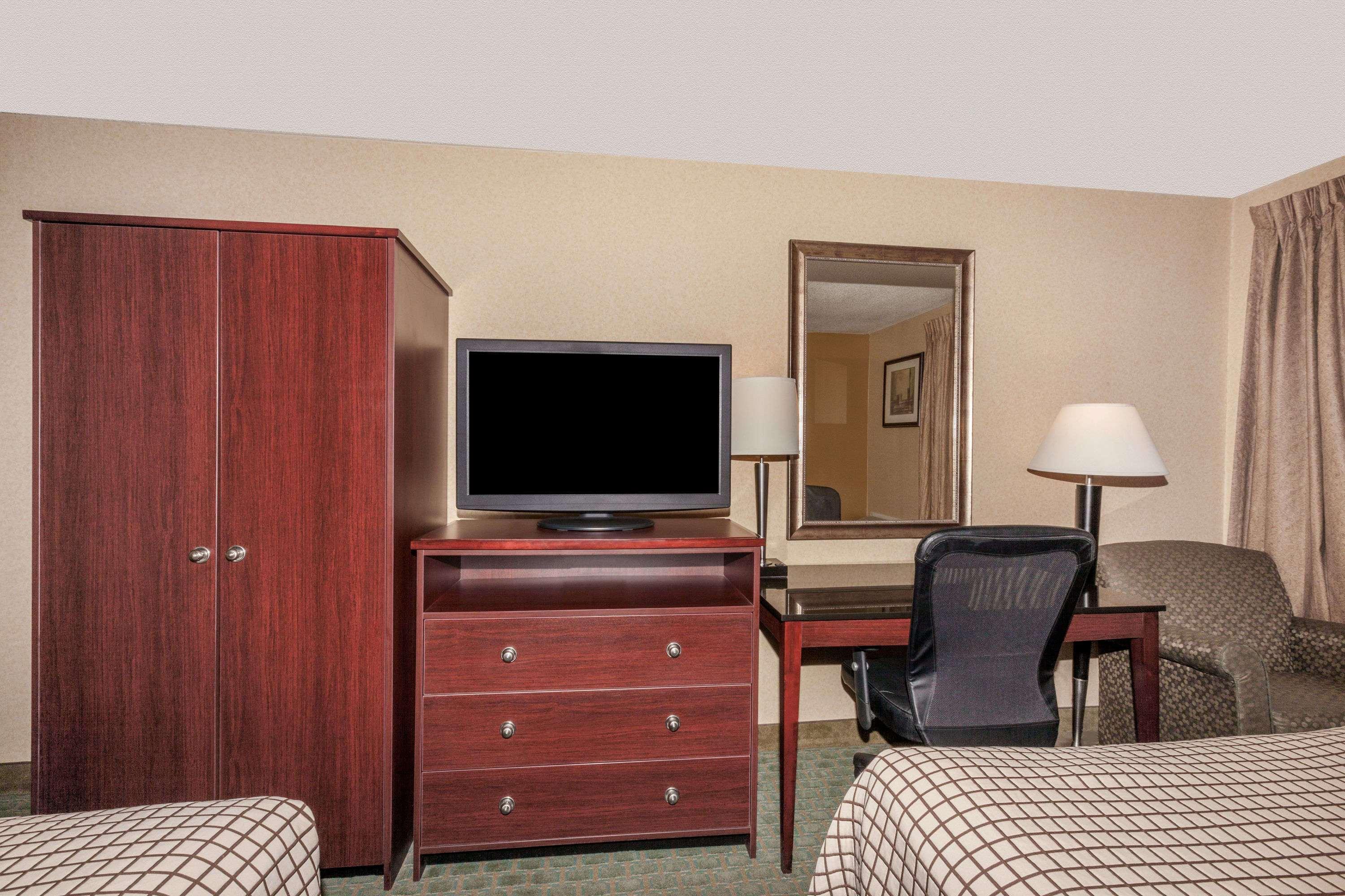 Days Inn By Wyndham Utica Exterior foto