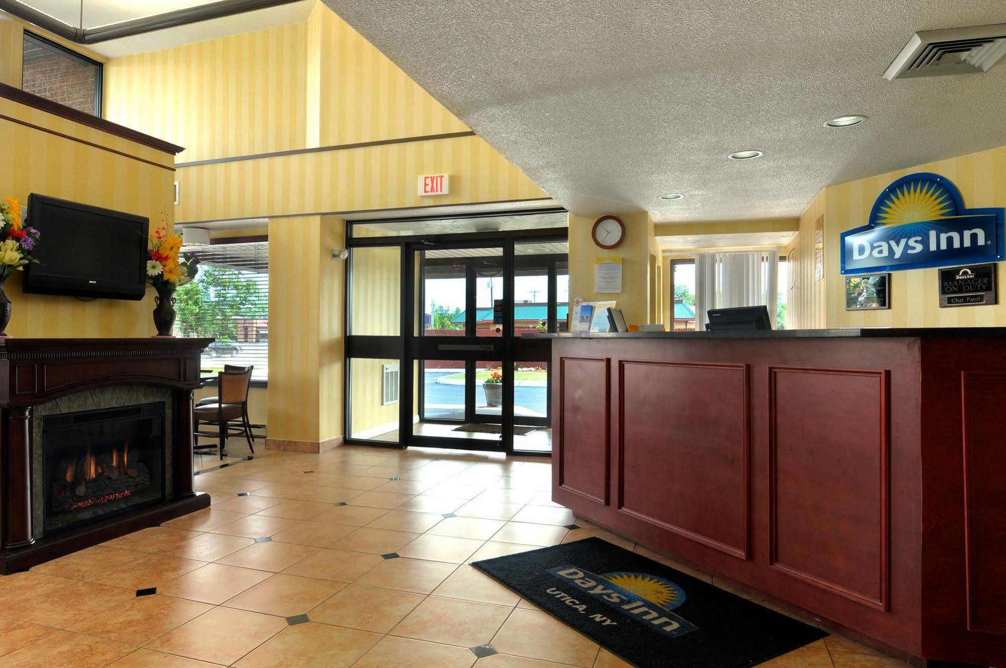 Days Inn By Wyndham Utica Exterior foto